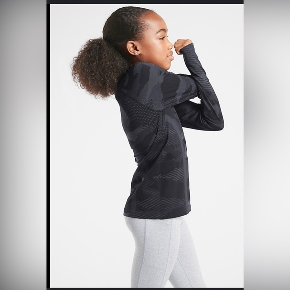Athleta Other - Athleta Girl Power Up Camo Top Long Sleeve Thumbholes Stretchy Warm , size XL 14